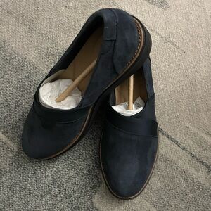 Clarks Sharon pump in navy suede